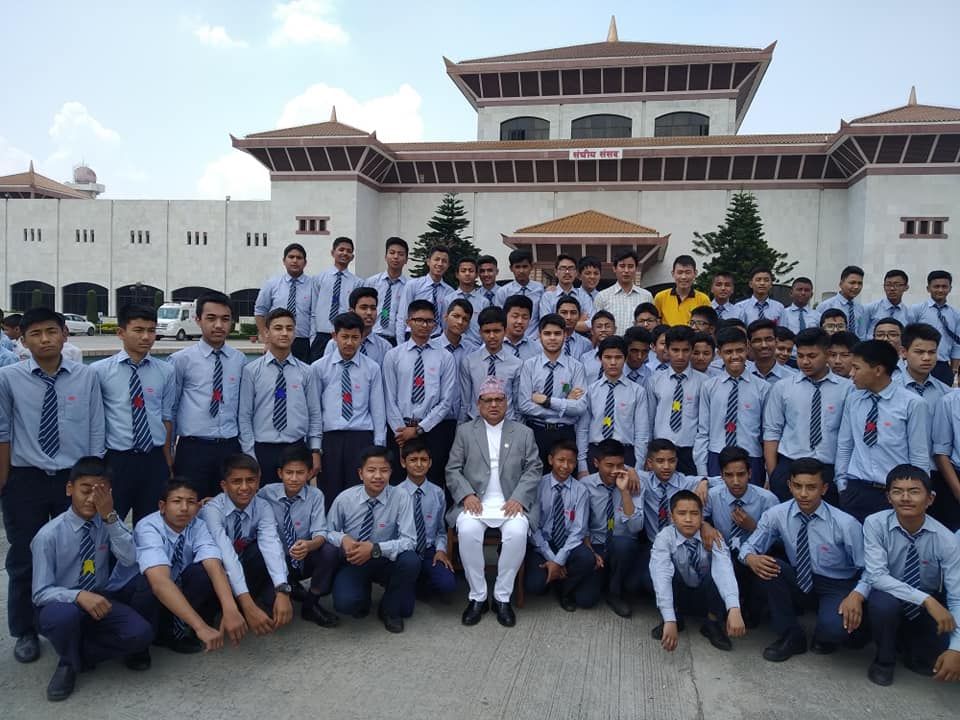 Class 10 students with a Speaker of the House of Representatives